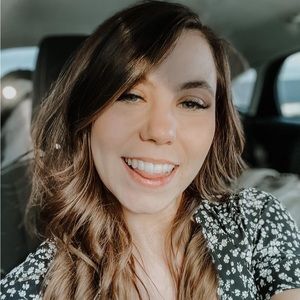 Meet your Posher, Joelle